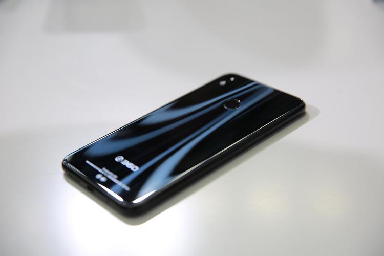 雙2.5D玻璃美學(xué)+驍龍653強(qiáng)芯 360 N5s售價(jià)1699元，顏值與性能的平衡之作